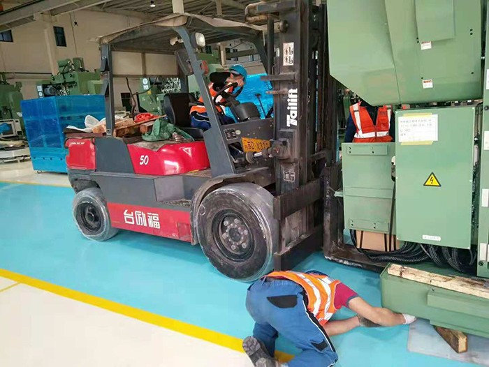 大型設備搬運，吊裝
